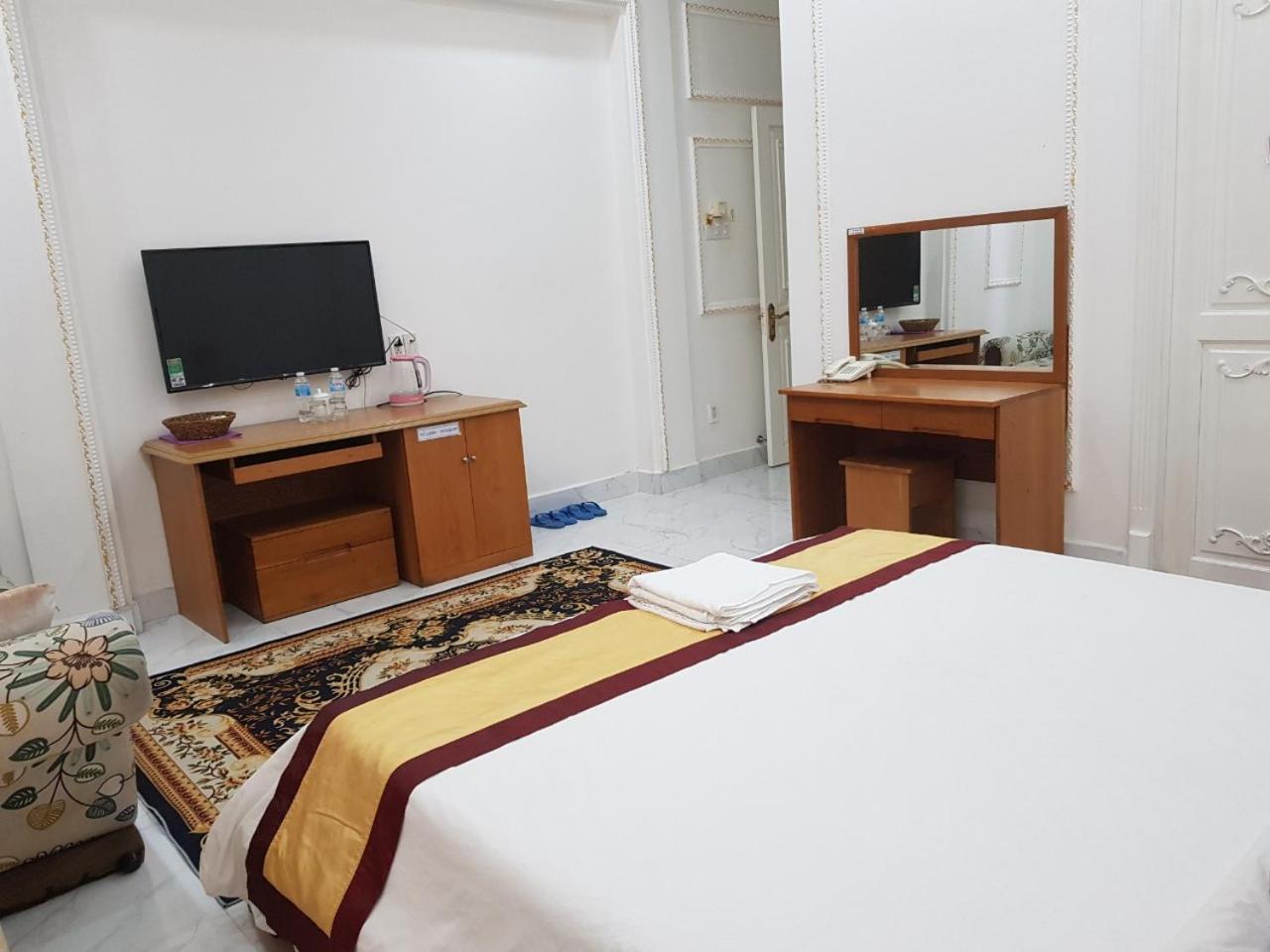 Kim Cuong - Hotel Near Tan Son Nhat Airport Ho-Chi-Minh-Stadt Exterior foto